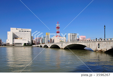 万代橋秋晴れ 3596267