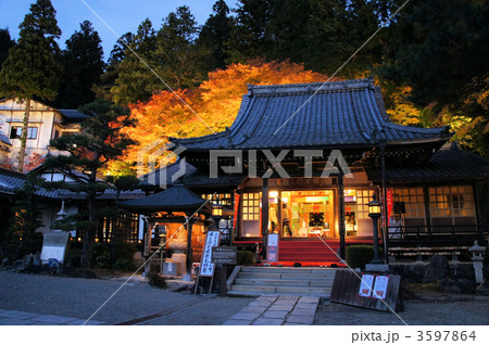 下呂温泉寺の紅葉の写真素材