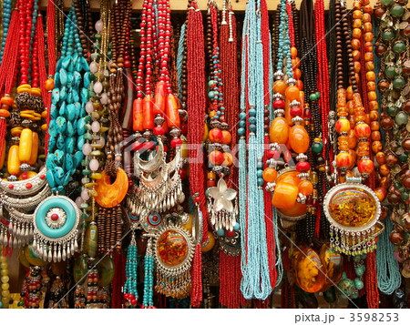 極彩色のアクセサリー　九寨溝で 3598253