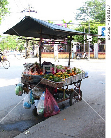 ベトナム　世界遺産　ホイアンの屋台 3598327