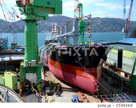 造船所の貨物船 3599369