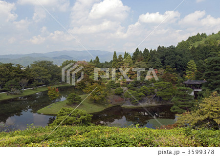 修学院離宮　上離宮　隣雲亭から見た浴龍池の万松塢 3599378