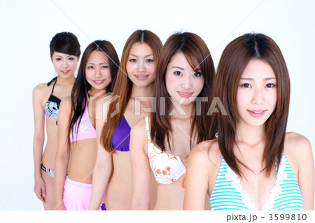 水着の若い女性 水着の若い女性 3599810