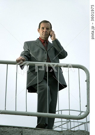 midle aged businessman 3601975