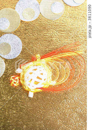 金紙に水引亀の子・俯瞰左向き縦位置アップ 3611090