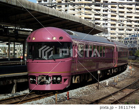 お座敷鎌倉紅葉号　宴485系和式電車　大船駅 3611744