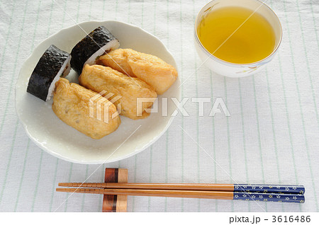 助六寿司とお茶 箸 テーブルフォト 助六寿司とお茶 箸 テーブルフォト 3616486