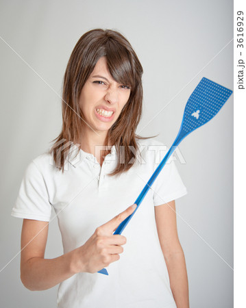 Girl with flyswatter 3616929