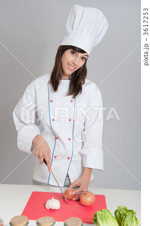 Young chef chopping an onion 3617253