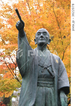 上杉神社の境内にある上杉鷹山像 3622078