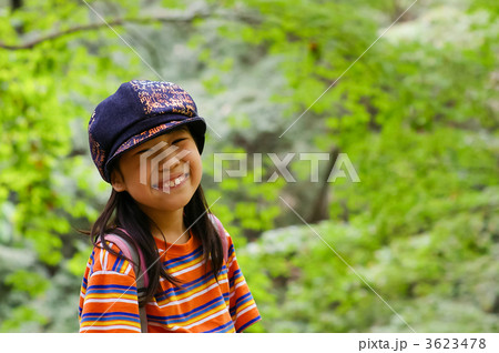 森林の中の女の子 3623478