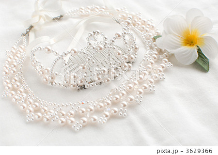 手作りティアラとネックレス 3629366