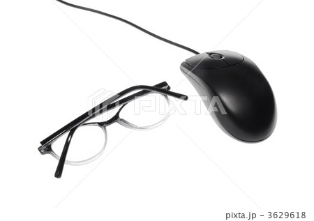 老眼鏡とマウス 3629618
