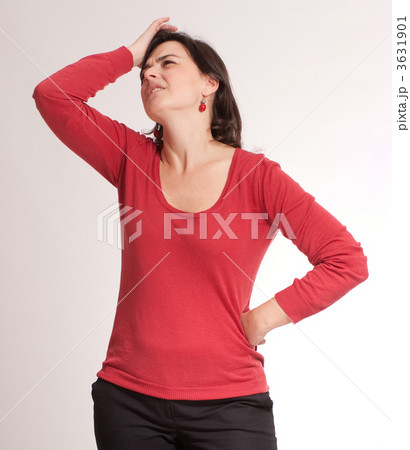 Forgetful brunette 3631901