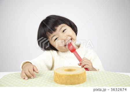 バームクーヘンと女の子 3632674