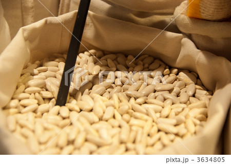White beans at the market 3634805