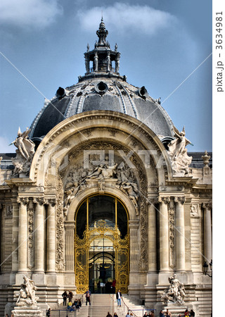 Entrance to Petit Palais 3634981