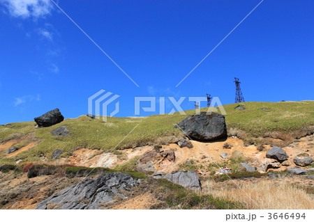 破風山と滑車と青空 3646494