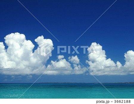 にゅうどうぐも にゅうどう雲 積雲の写真素材