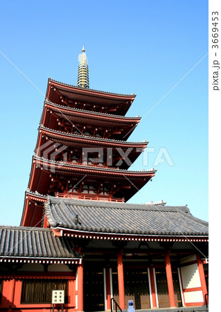 東京有数の観光スポット浅草寺を訪れて 3669453