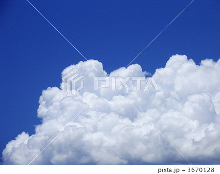 夏雲 にゅうどうぐも にゅうどう雲の写真素材