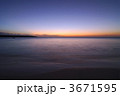 3671595