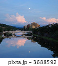 川面に映った十三夜の月 3688592
