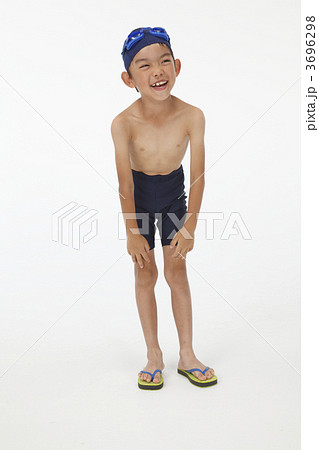 立つ 男の子 子供の写真素材