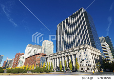 明治生命館と丸の内、大手町のビル群 3704696