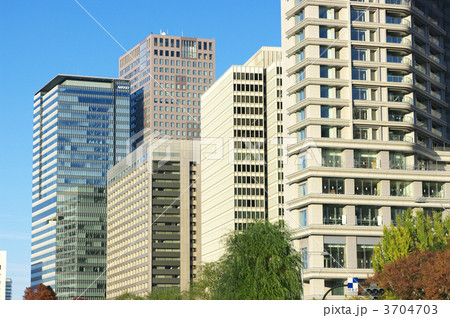 大手町、丸の内のビル群 3704703