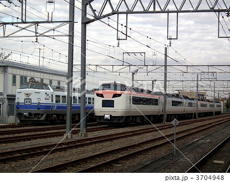 いろどり彩+イルカ 485系 高尾駅 いろどり彩+イルカ 485系 高尾駅 3704948