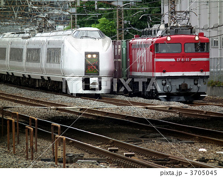 特急スーパーひたち&EF81虹釜 651系 馬橋駅 特急スーパーひたち&EF81虹釜 651系 馬橋駅 3705045