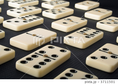 abstract domiones over black 3711501