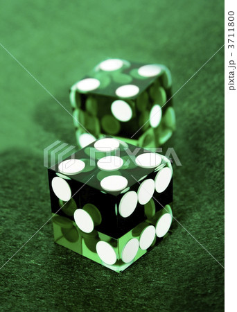green dices over felt 3711800