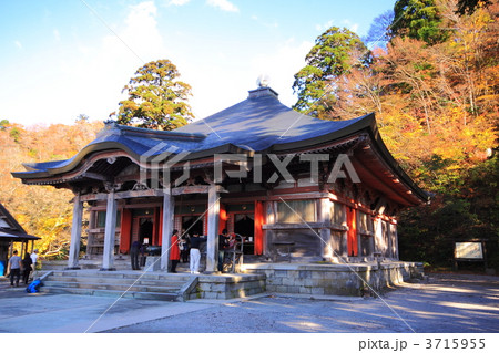 秋の大山寺の本堂 3715955