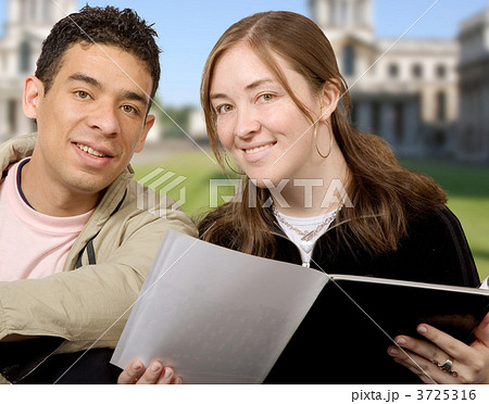 casual students at university 3725316
