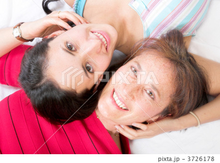 mother and daughter 3726178