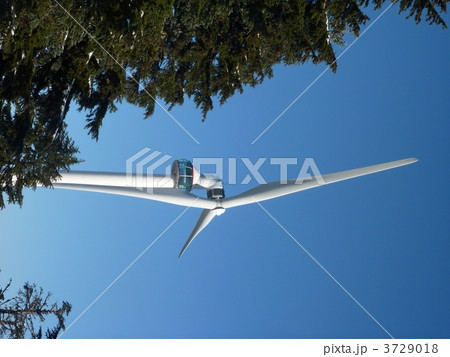 ノース･バンクーバーにあるグラウス・マウンテンの風力タービン 3729018