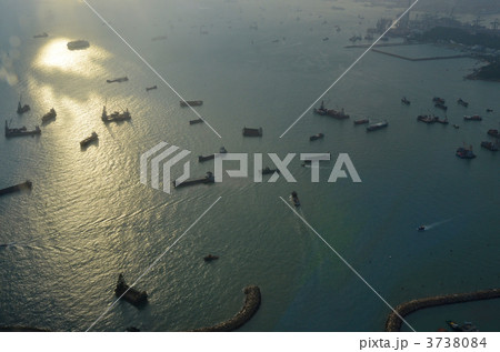 世界一の高さを誇るホテル、ザ・リッツ・カールトン香港からの眺望 3738084