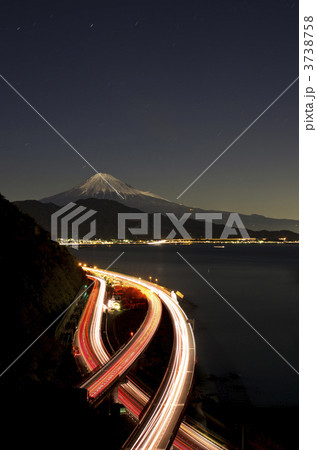 静岡・薩埵峠からの富士山(夜景) 静岡・薩埵峠からの富士山(夜景) 3738758