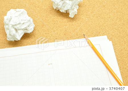 原稿用紙と鉛筆 3740407