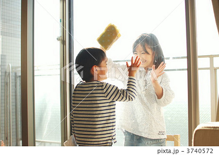 お手伝いする子供 3740572