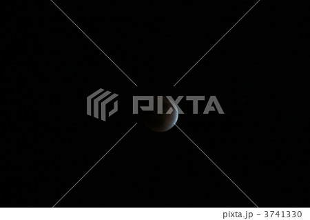 皆既月食 もうそろそろ白い部分がなくなる 皆既月食 もうそろそろ白い部分がなくなる 3741330