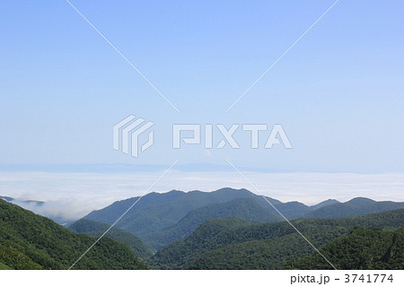 知床峠から見た国後島・泊山 3741774