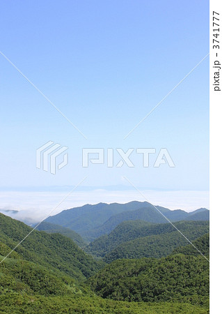 知床峠から見た国後島・泊山 3741777