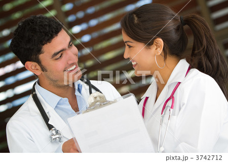 Couple of doctors 3742712
