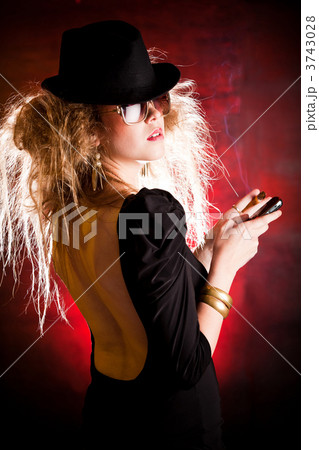 Woman texting 3743028