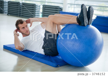 Gym man doing abs Gym man doing abs 3746152