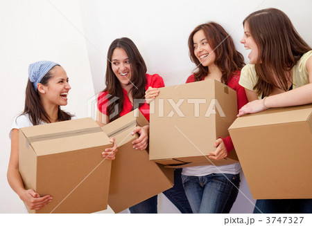 Girls moving 3747327