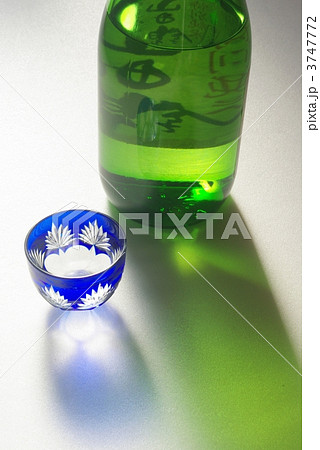 日本酒と切子ガラス 日本酒と切子ガラス 3747772